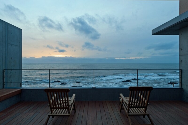 里海邸の湯上がりテラスから