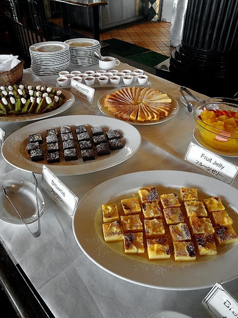 レガート デザートのブッフェ台