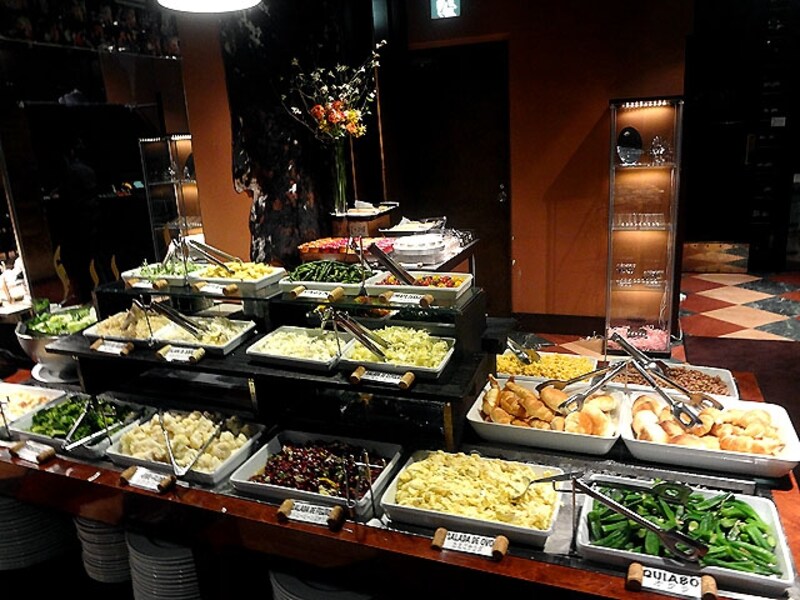 トゥッカーノ サラダのブッフェ台