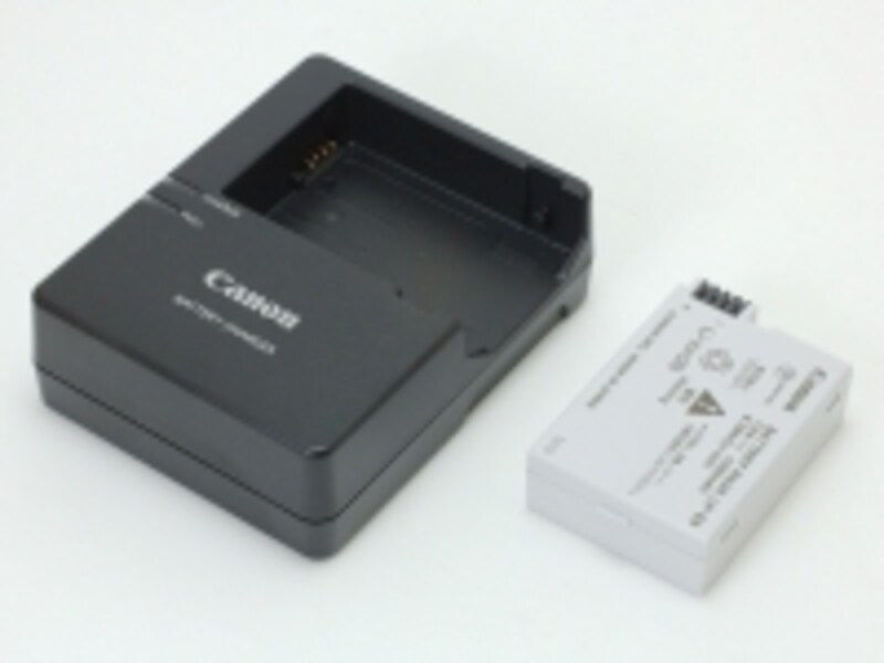 使用バッテリーはコンパクトなLP-E8。フル充電でファインダー撮影時は約400枚、ライブビュー撮影時は180枚の撮影が可能。動画撮影時には予備バッテリーを用意しておきたい