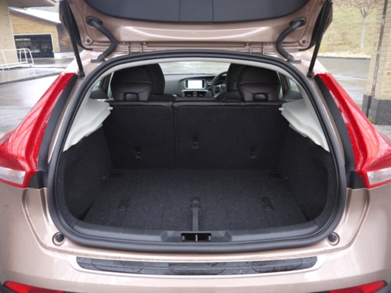 V40クロスカントリー荷室