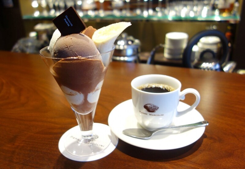 コーヒーは自家焙煎を使用