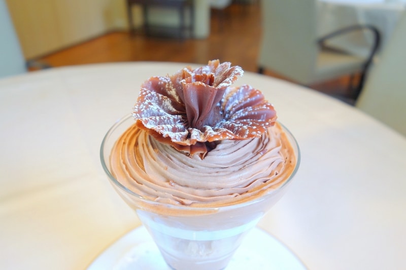 チョコレートが繊細なお花のように