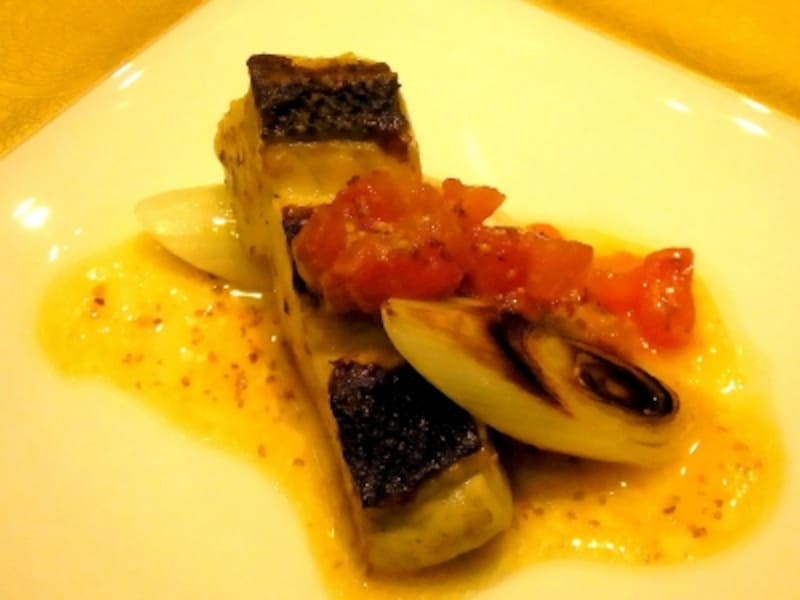 スズキのグリル グレープフルーツジュースと粒マスタードのソース