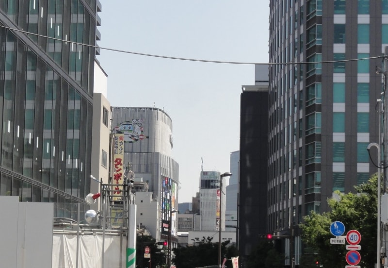 御徒町駅～秋葉原駅間もさほど距離はない。