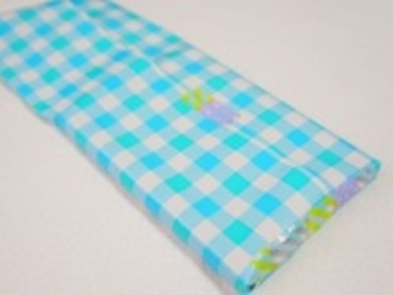 テープで留めます