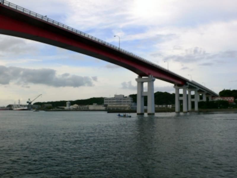 三崎と城ヶ島を結ぶ、全長500mの城ヶ島大橋