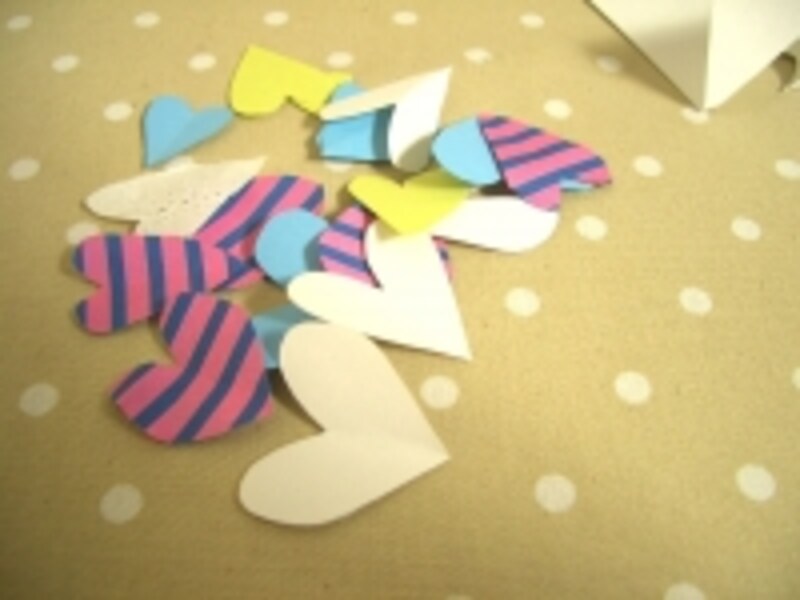 いろいろな紙で作ったハート