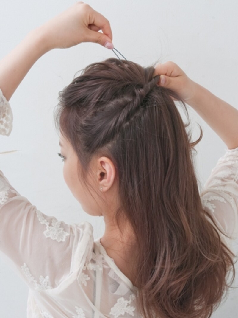 ポンパドールのすぐ下を土台にピンどめ