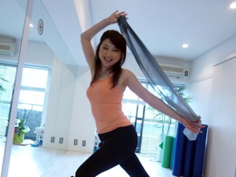 クロスを使ってしなやかな動きを