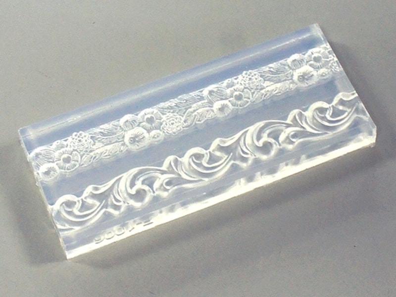 シリコンゴムの柔らかい型です。