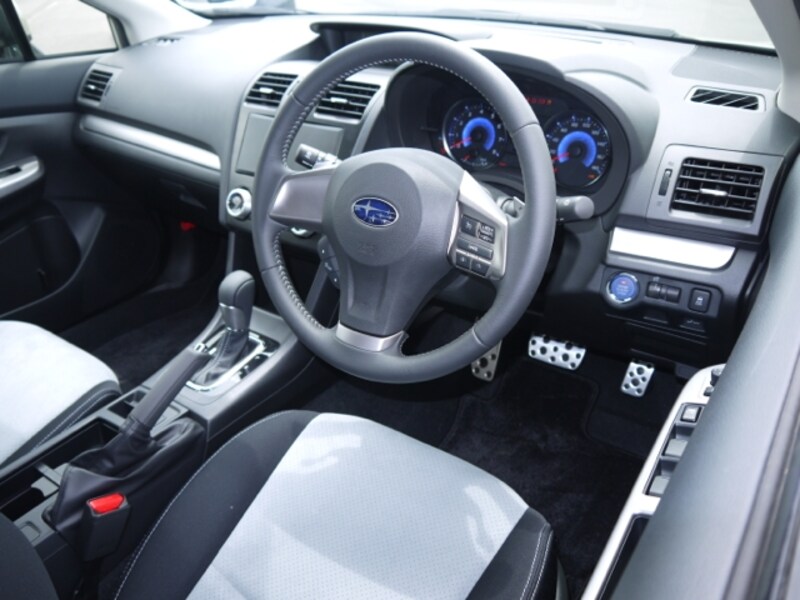 スバルXVハイブリッドインパネ