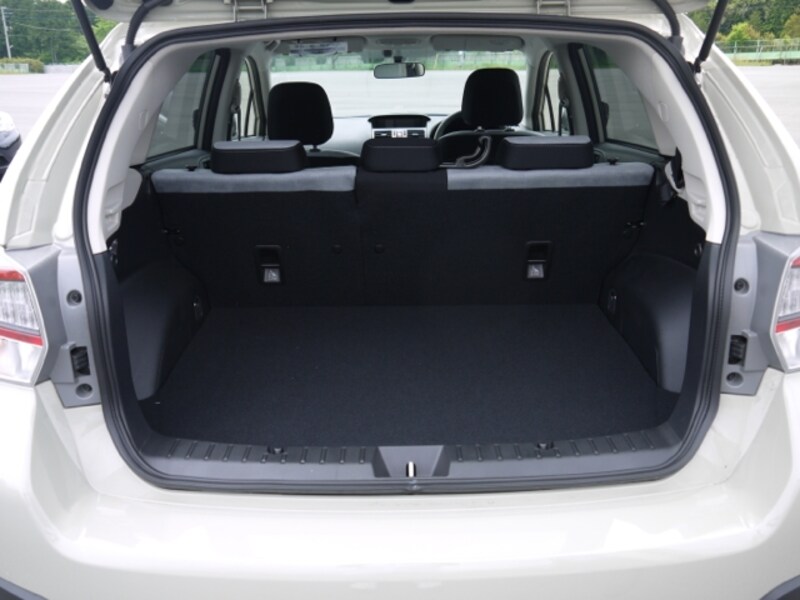 スバルXVハイブリッドラゲッジ