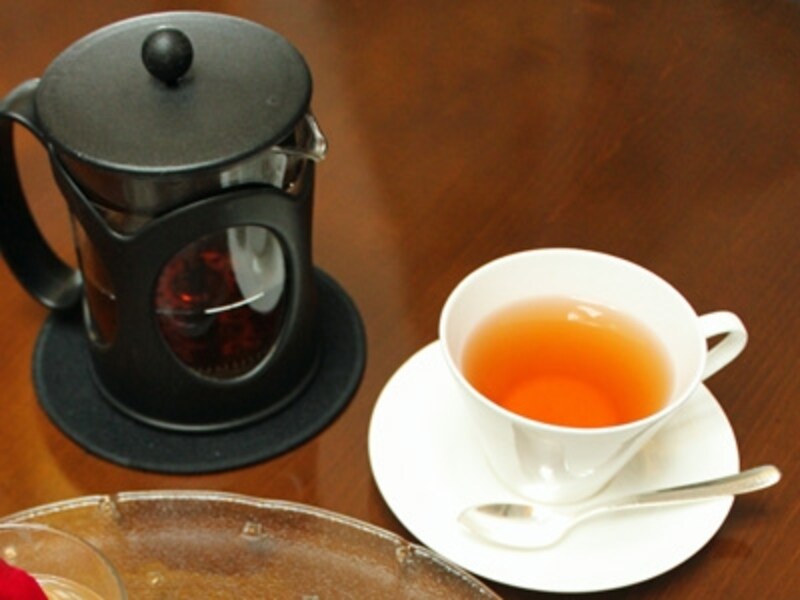 このアフタヌーンティーセットには、コーヒーより紅茶が合います