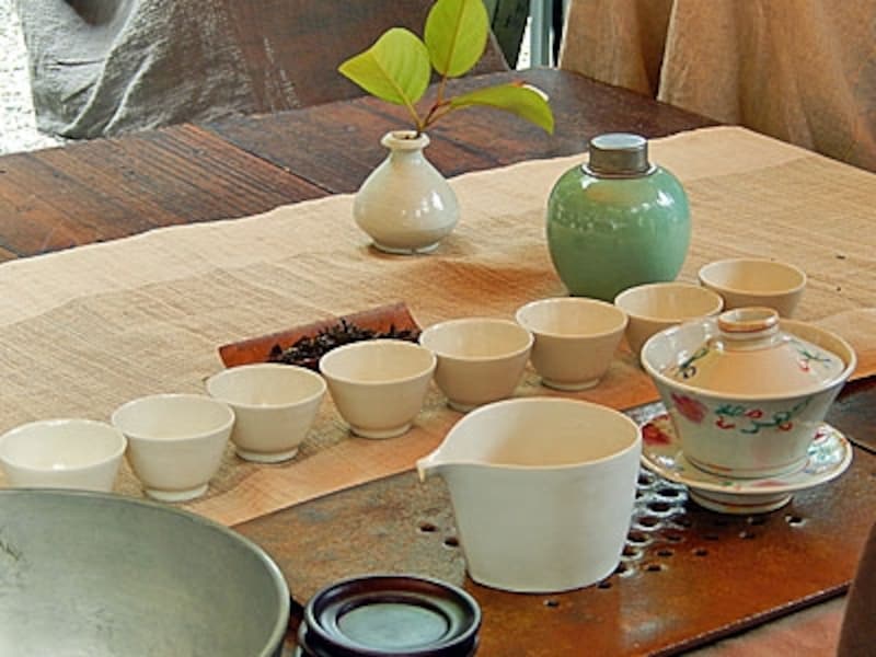 喜喜茶による、茶で染めた布を用いたやわらかな雰囲気の茶布茶会