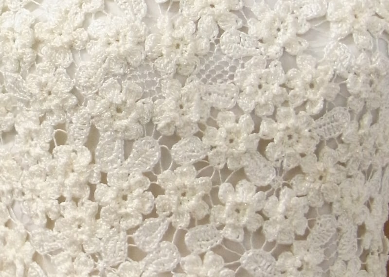 ラメ入りの糸で上品で華やかな仕上がりに