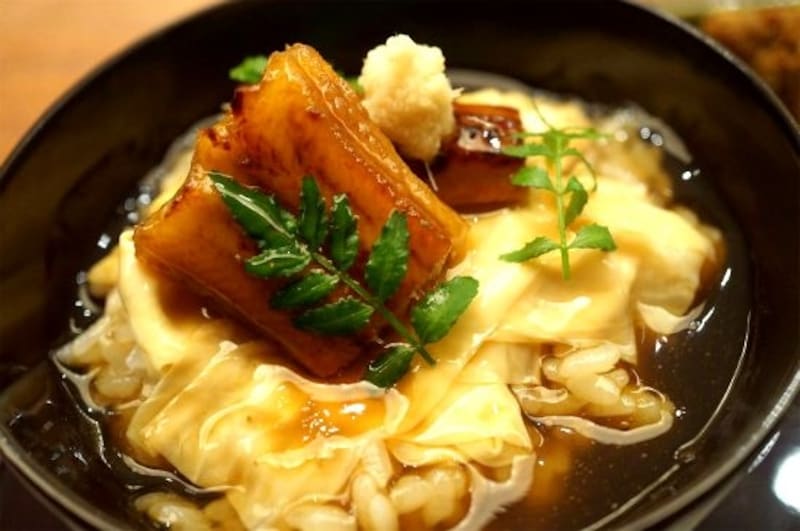 穴子のタレ焼きと湯葉の餡かけ丼ぶり