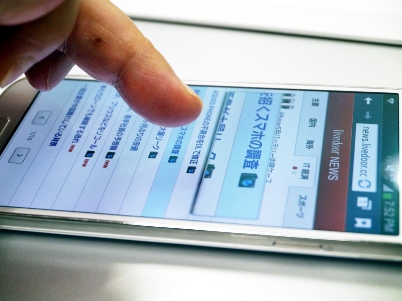 画面に触れずに情報や拡大ができるSプレビューなどセンサー技術を駆使するGALAXY S4 SC-04