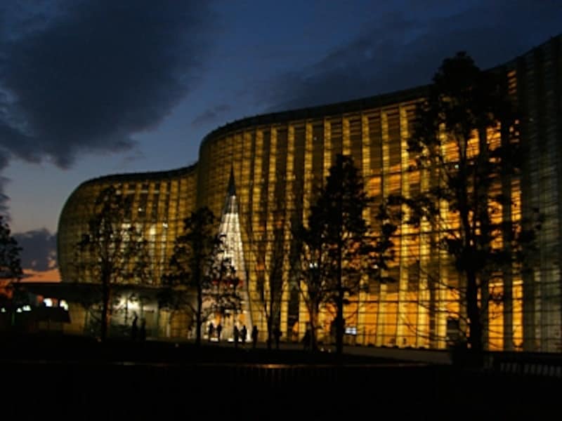 国立新美術館夜景