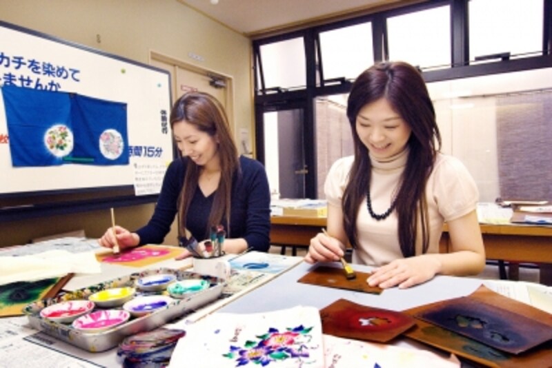 伝統工芸 加賀友禅 の技法で手描き友禅体験 金沢の観光 旅行 All About