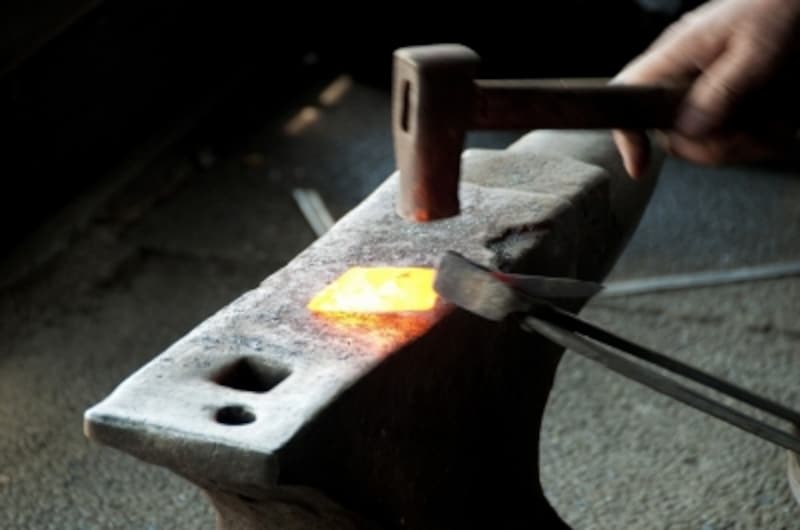 刀匠の技を間近で 日本刀の作刀見学 熊本の観光 旅行 All About