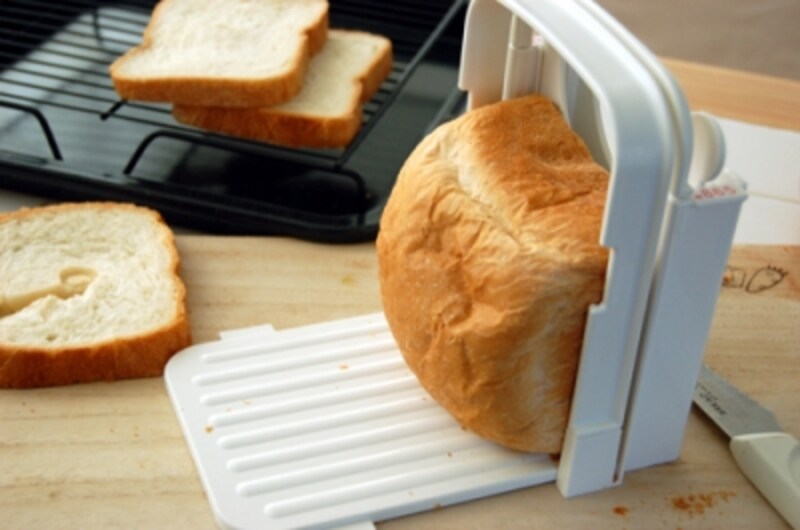 焼きたてパンを均等にカット 食パンカットガイド 調理器具 キッチン用品 All About