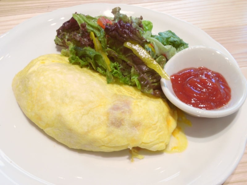 「オリジナルパンケーキハウス」の「ハム&チーズオムレツ」(1500円)