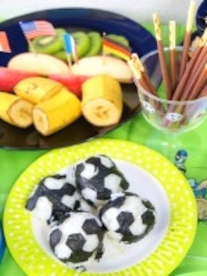 おにぎりとフルーツ