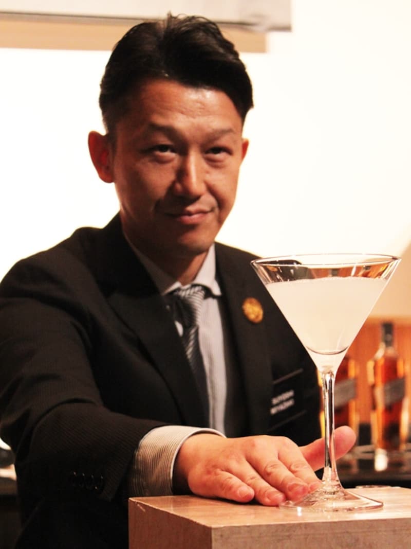 ギムレットを作る宮崎さん