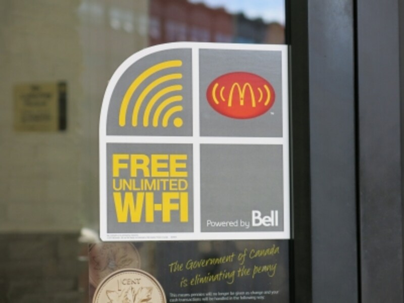 マクドナルドは、ほぼ全店でWIFI設置済み