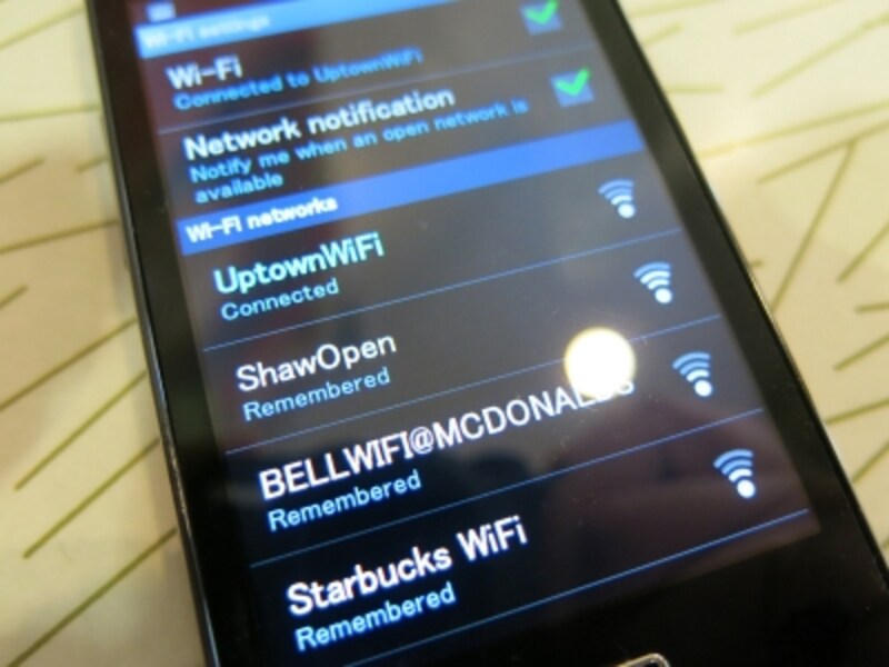 Starbucks WIFIのように、ネットワーク名はひと目でわかるような場合がほとんど (C) Blue Works