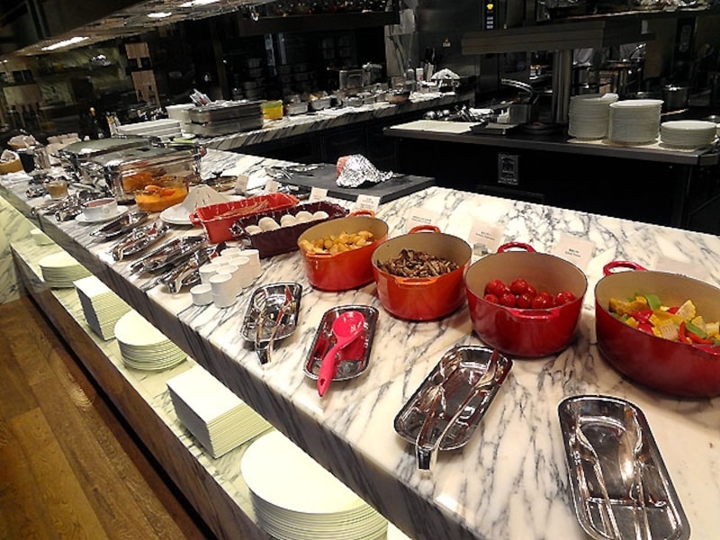 グランド キッチン 温菜のブッフェ台