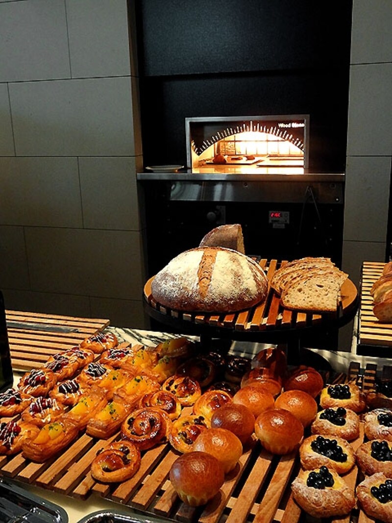 グランド キッチン パンのブッフェ台と窯