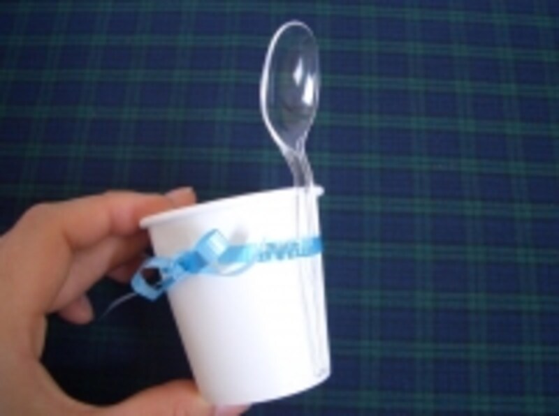 スプーンをはさむ