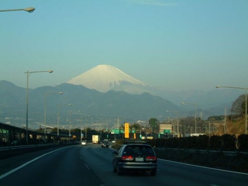 東名高速道路 大井松田インターチェンジ付近（下り線）から眺める富士山
