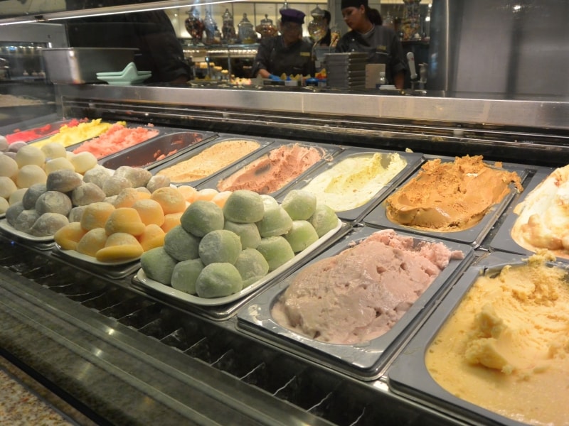 デザートコーナーには餅アイスもある！