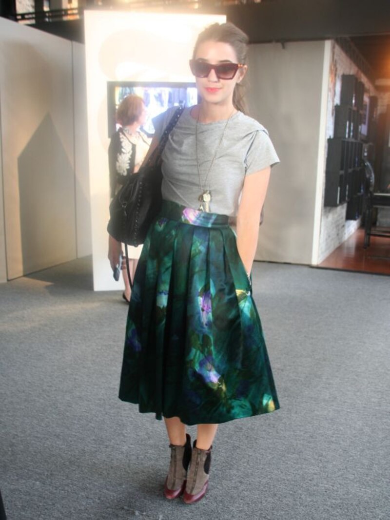 グレーのTシャツもこんなにかわいく変身