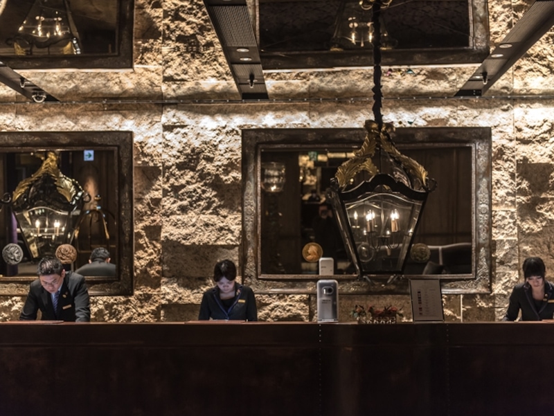 レセプションは、宮殿をイメージした薄暗い照明とゴージャスなインテリアが厳かな雰囲気を演出