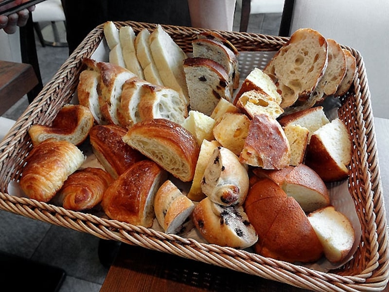 けやき坂ベーカリー パンのバスケット