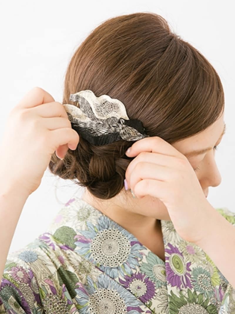 ヘアアクセはお団子の上に