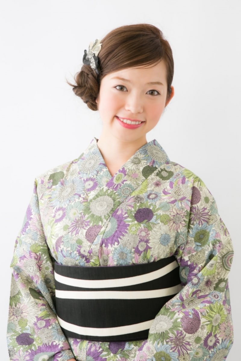 若草色の浴衣×黒い帯でモダンな印象に