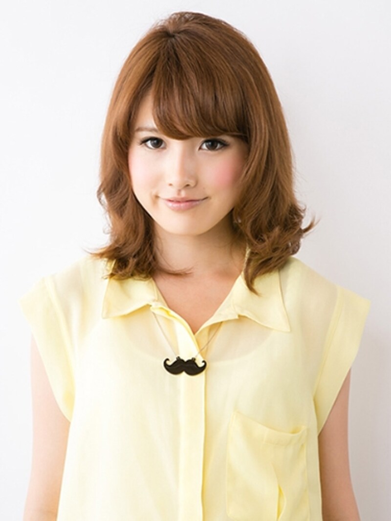 鎖骨ラインのミディアムレイヤー