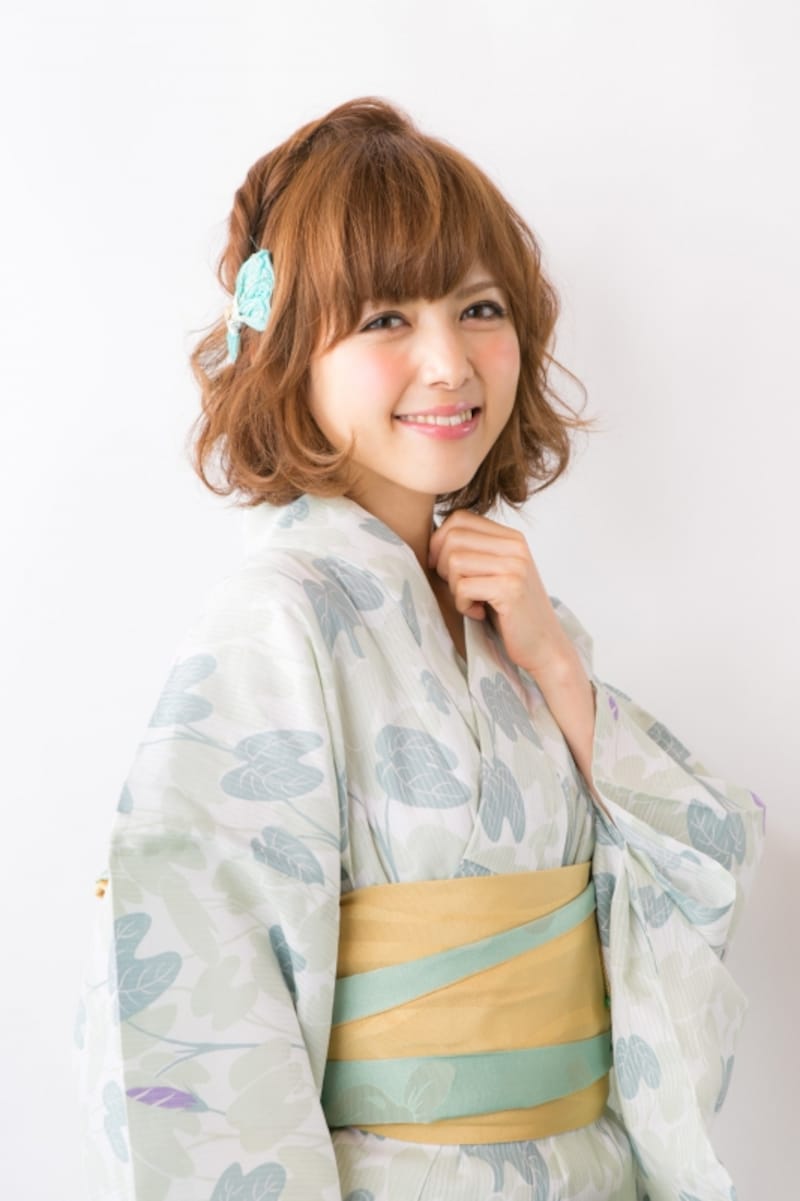 白地にグリーンの柄が爽やかな浴衣