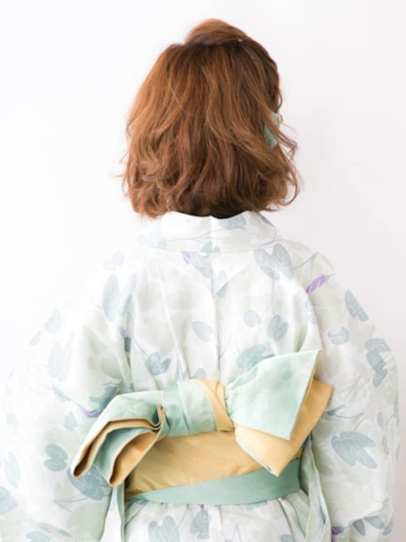 ボブ浴衣・ねじってサイドに留める変形ポンパドール