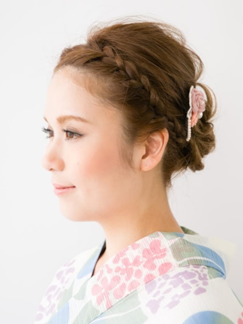 ボブ浴衣・編み込みでおでこをすっきり見せたまとめ髪・サイド