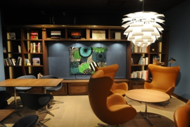 奥の部屋は書斎のよう