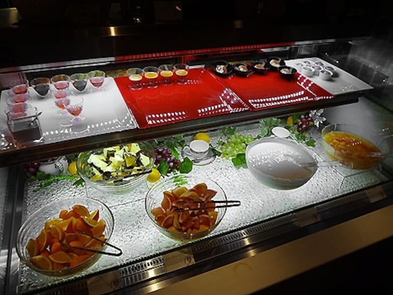 エスタ ヴィーヴォ デザートのブッフェ台