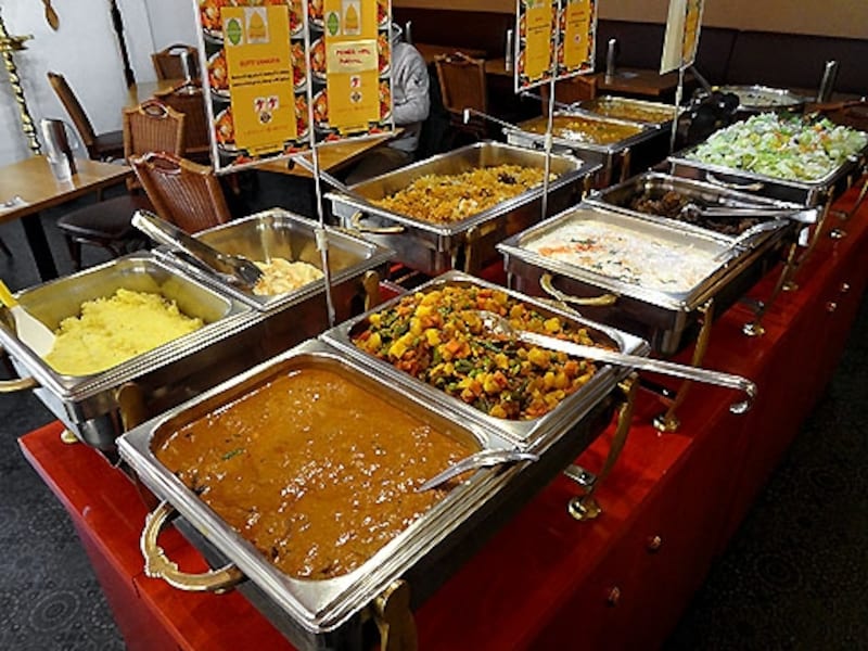 ニルワナム ブッフェ台