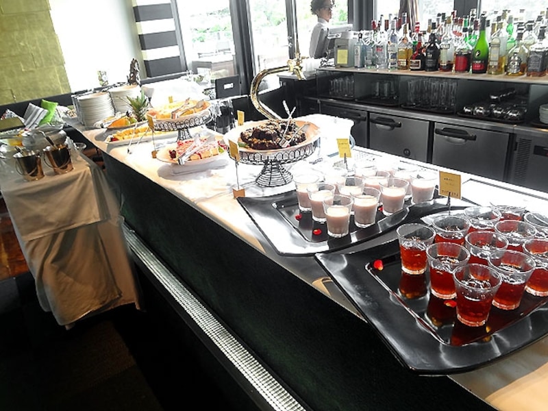 ニルヴァーナ ニューヨーク デザートのブッフェ台