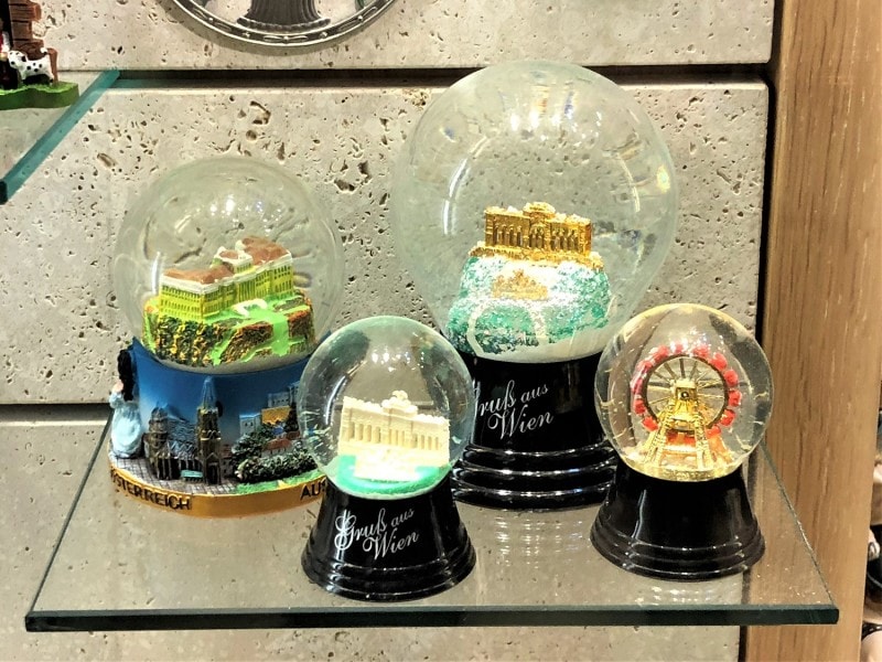 ペルツィー社のスノードーム